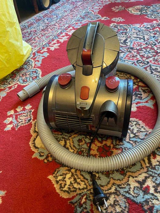 Scarlett 1500W пилосос, пилотяг. Робочий