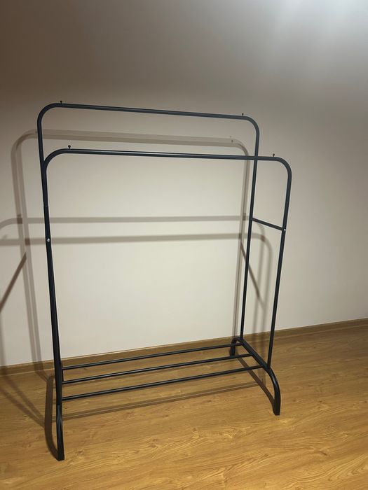 Stojący wieszak na ubrania czarny duży