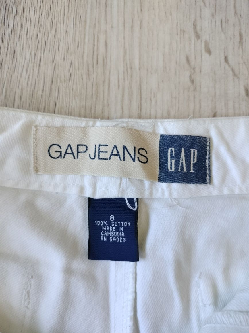 Białe shorty firmy Gap Jeans