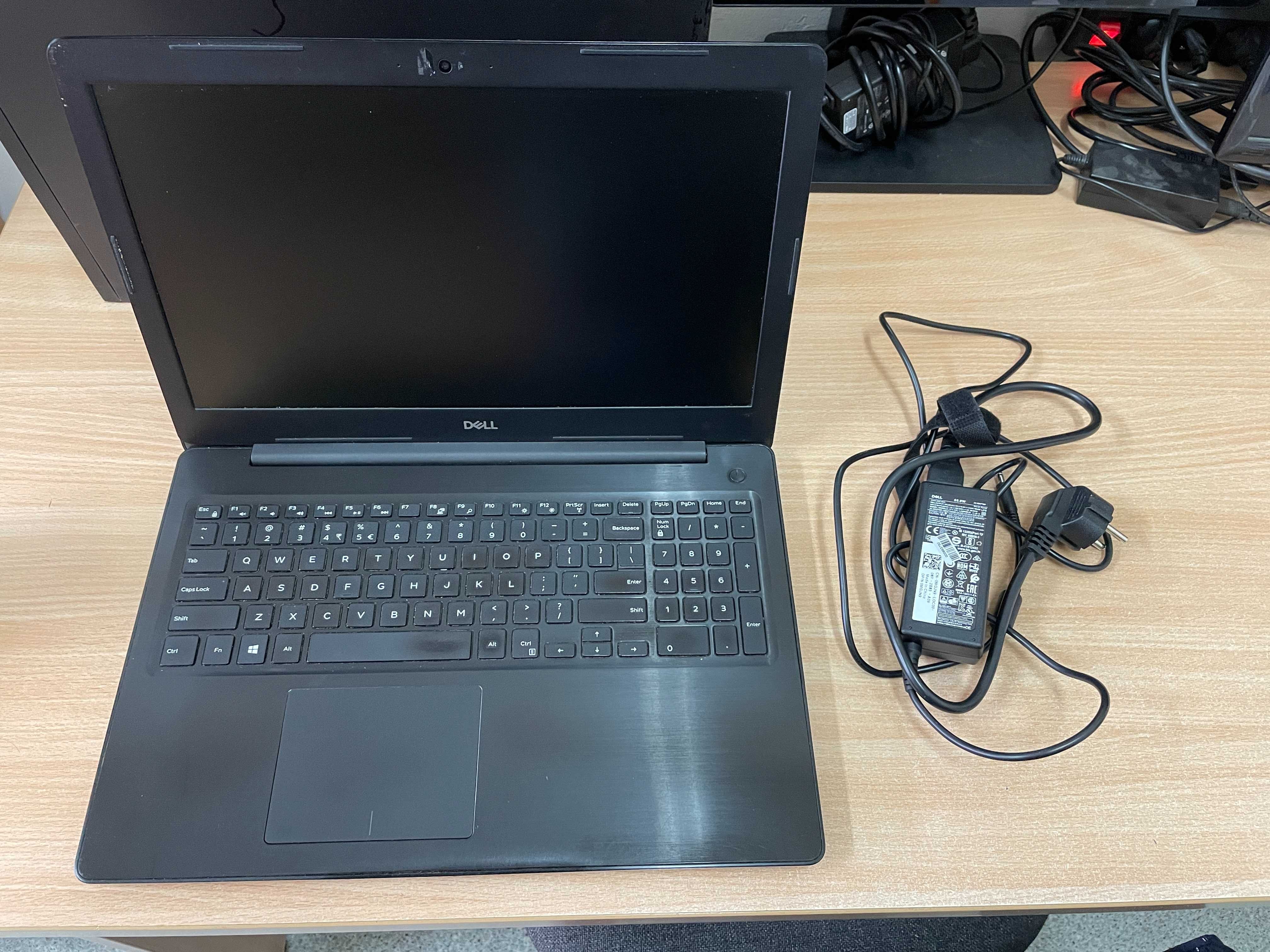 Laptop Dell Inspiron 5570 i7 16GB 500GB SSD Radeon 4GB Win11