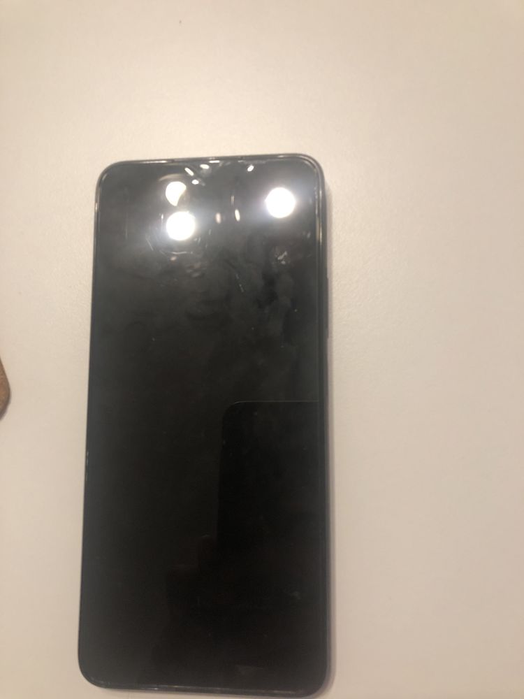 Oppo A18.