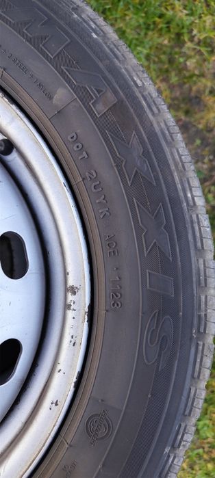 Felgi 16 cali z oponami 205/65 Trafic Vivaro talento