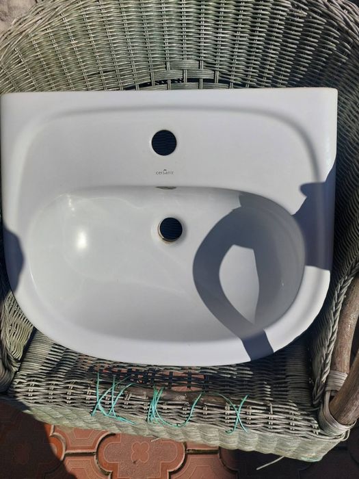 Тумбочка з умивальником