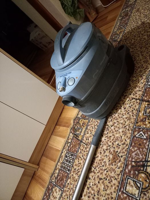 Продам отличный  моющий пылесос полный комплект Philips triathlon 2000