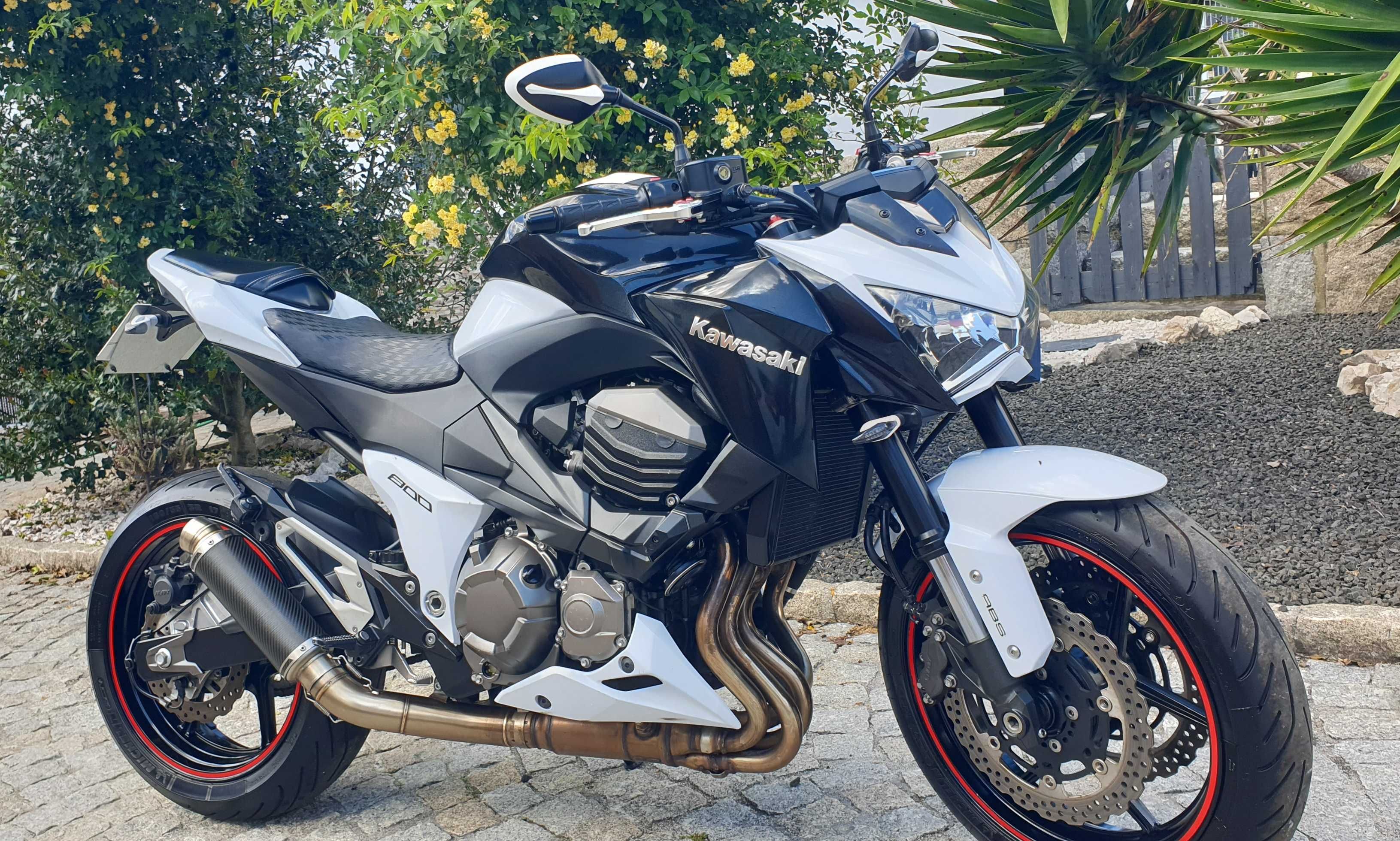 Kawasaki Z800 como nova