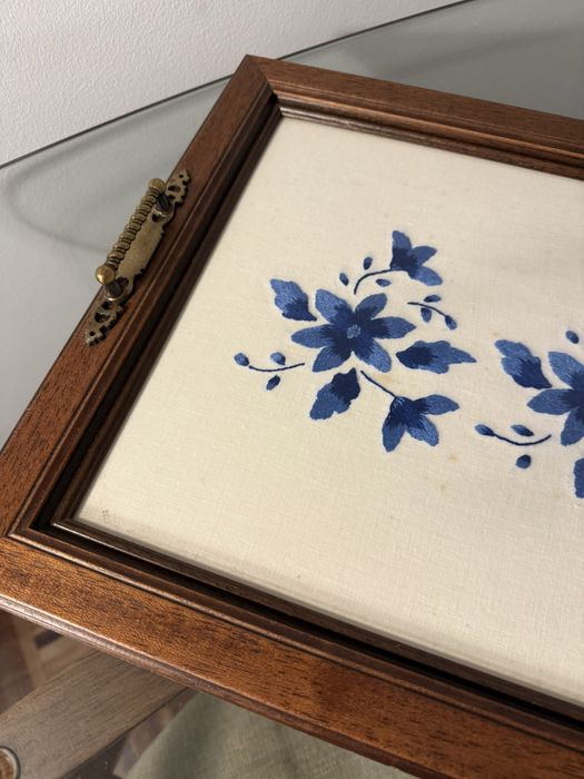 Tabuleiro com bordado