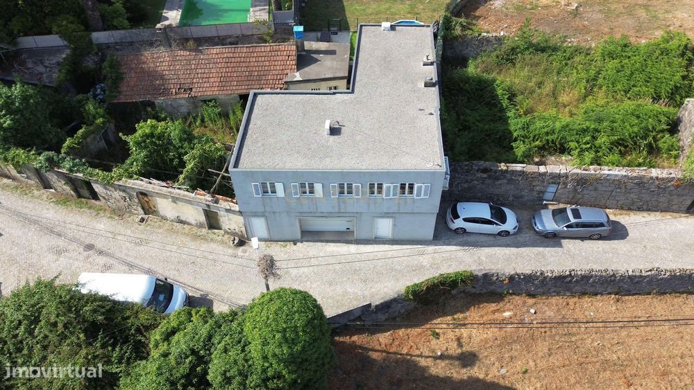 Moradia Independente T3 Com Garagem Fechada, Arrumo E Logradouro