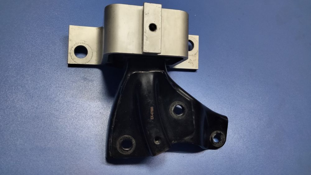 Подушка двигуна Рено Логан