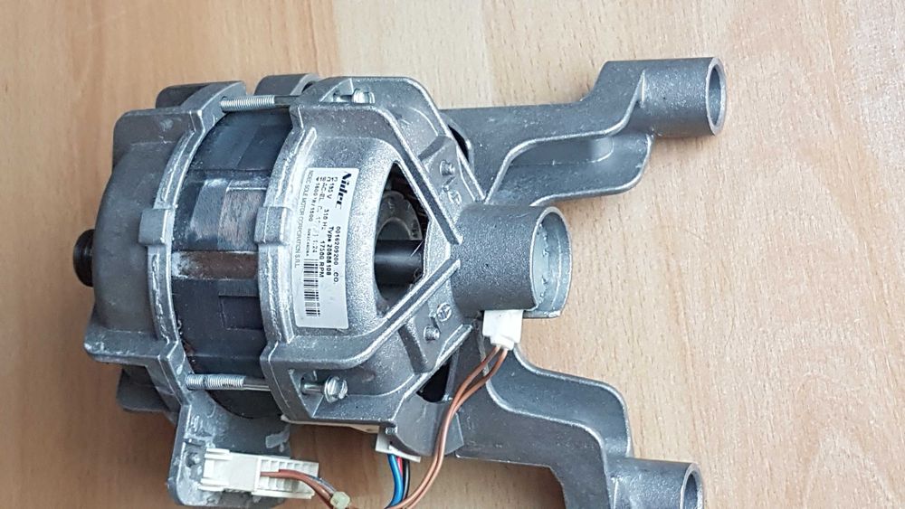 Silnik od pralki Hotpoint Ariston AQS73F