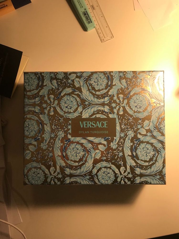 Perfume versace caixa com gel de banho creme hidratante