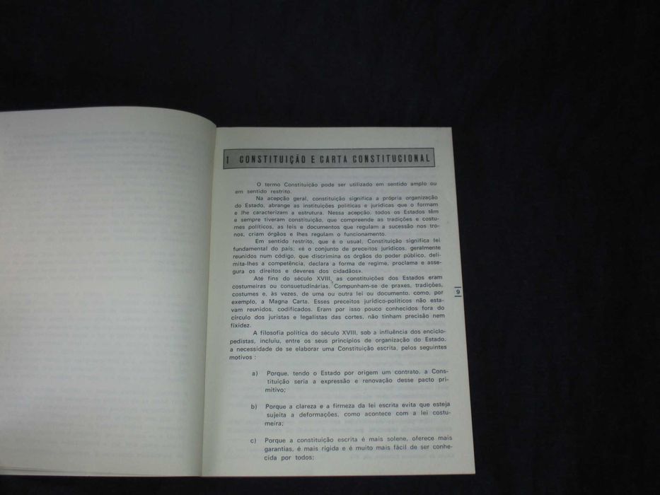 Livro Introdução à Política As Constituições Portuguesas e Pactos MFA