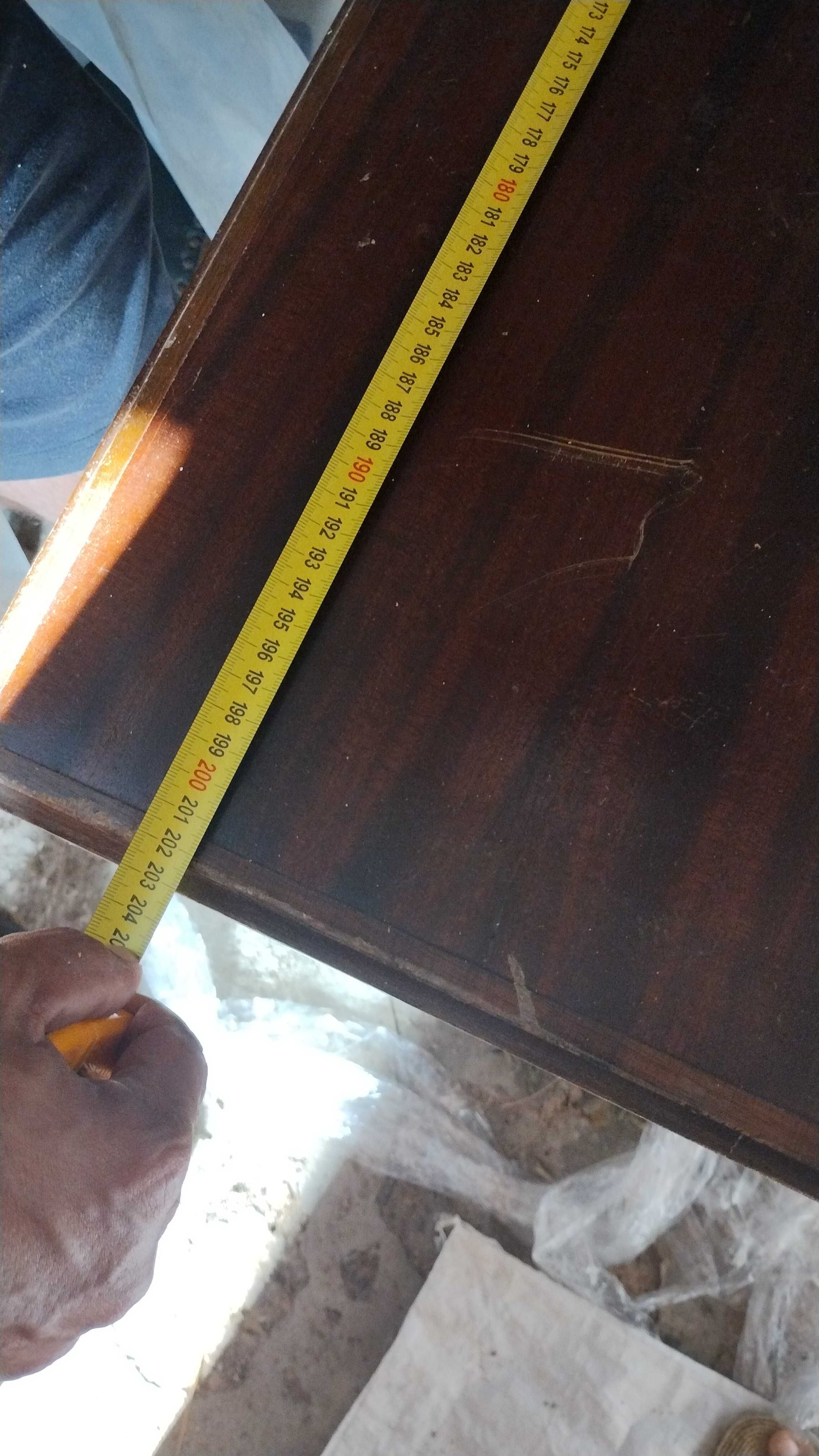Mesa de jantar madeira maciça.