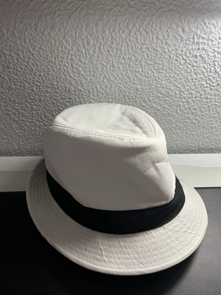 Chapeu Branco c/listra preta