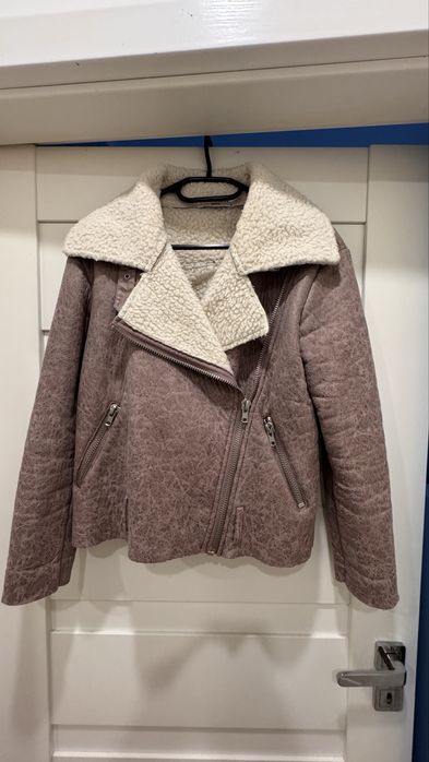 Zamszowa ramoneska jesienna kurtka z futerkiem brudny róż pilotka S