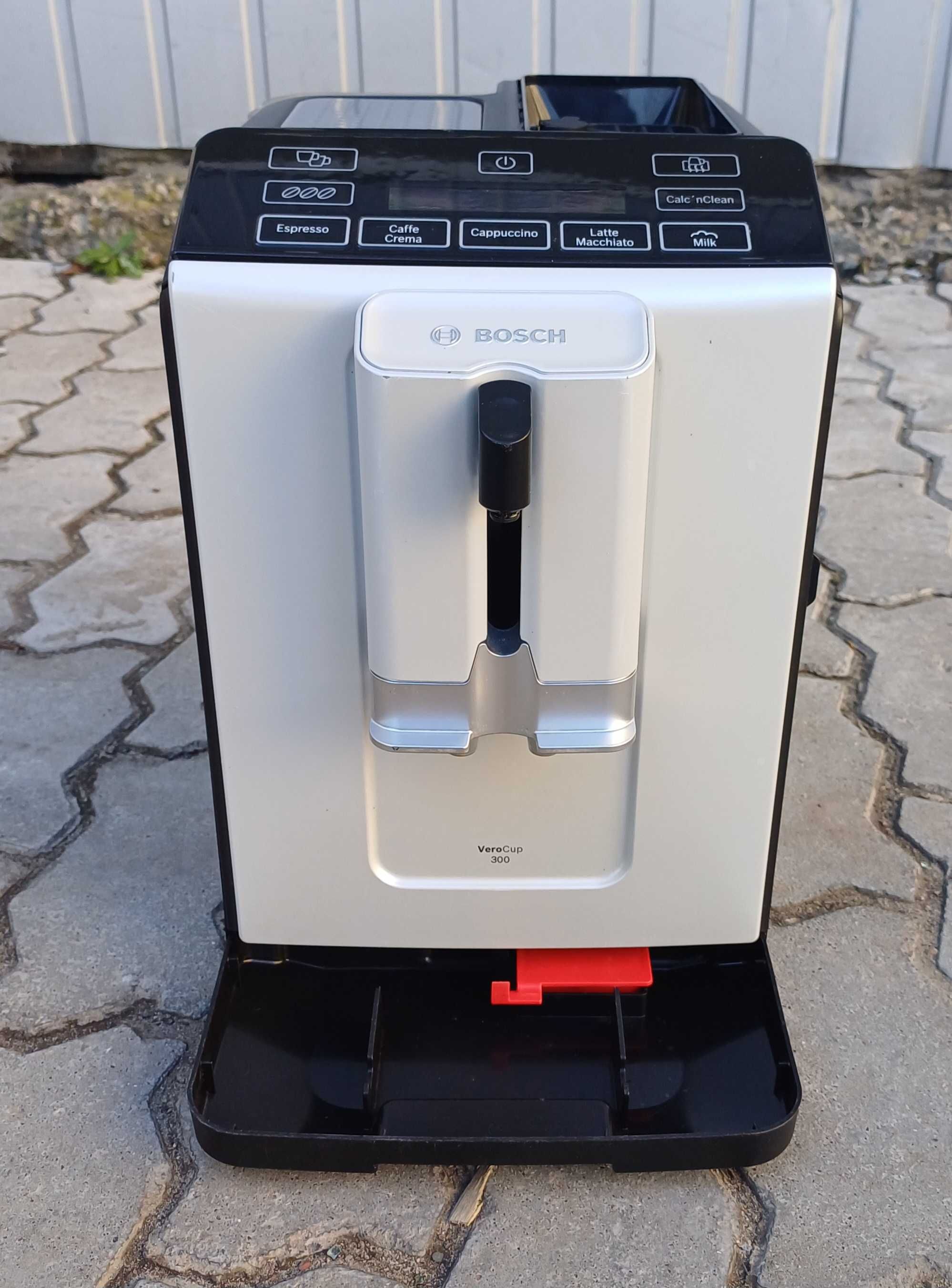 Кофемашина кофеварка Бош  Bosch VeroCup 300 TIS 30321 серебристый б/у