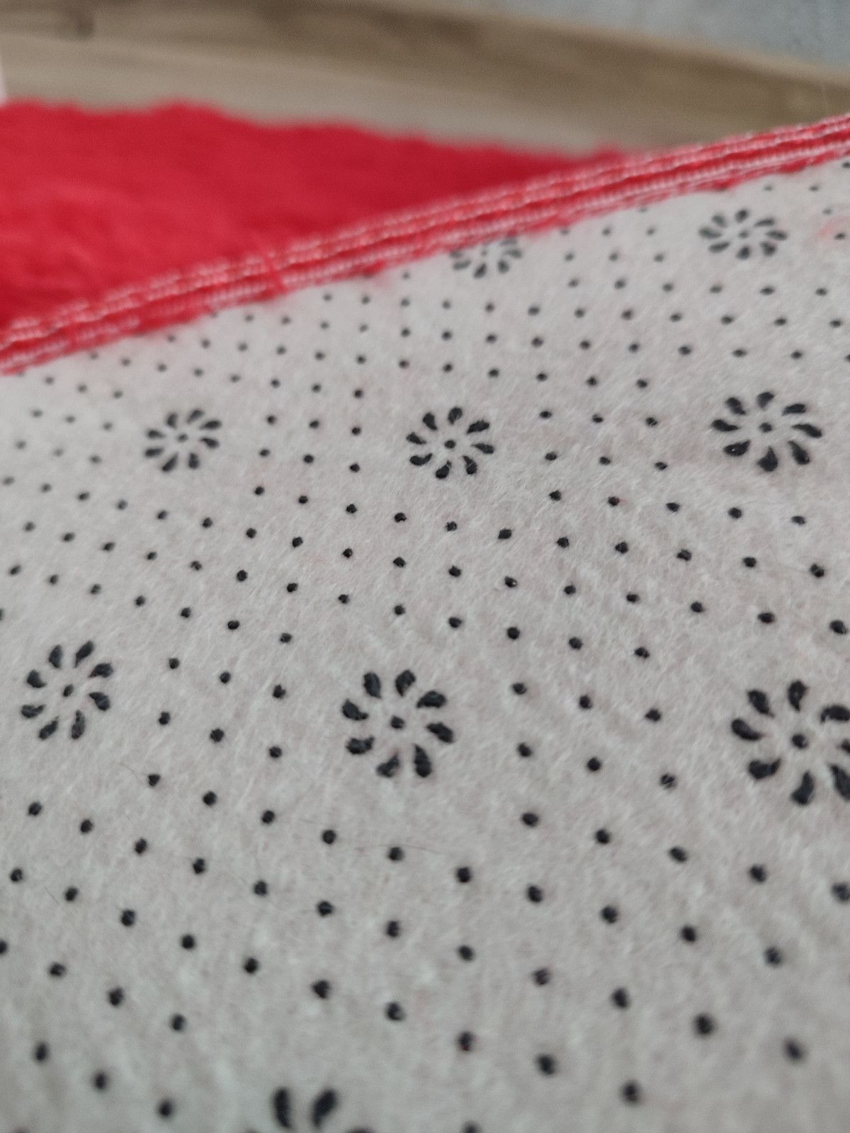 Nowy czerwony dywan puszysty okrągły 80 cm