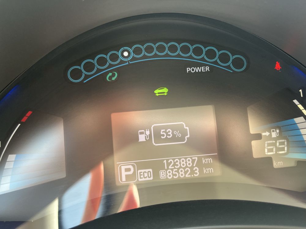 Продам Nissan Leaf
