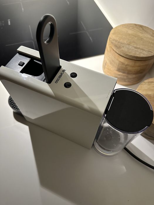 Maquina Nespresso branca - como nova