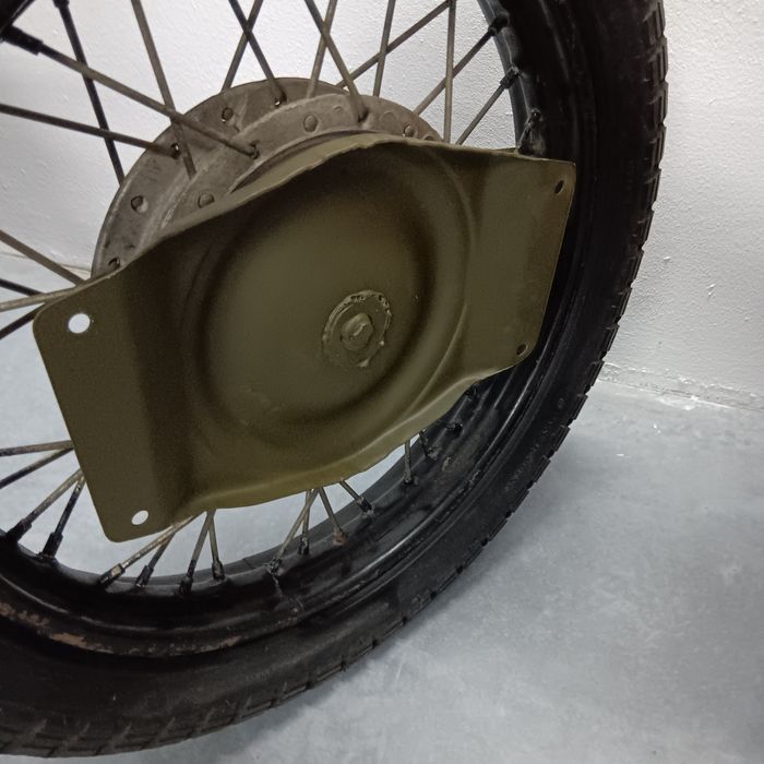 Roda antiga , espoxitor decoração,  reclame