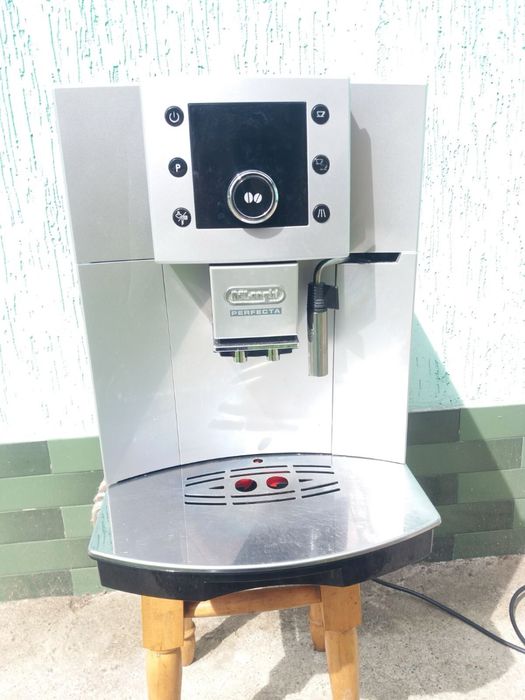 Кавоварка DeLonghi Perfecta ESAM
