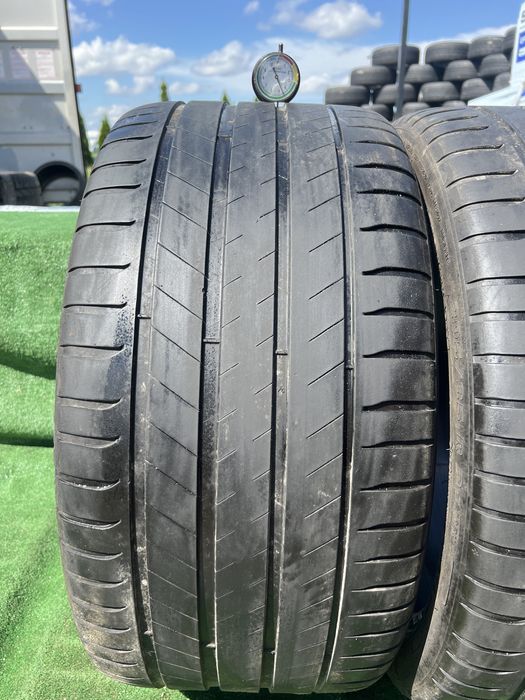 * Opona Michelin 295/35/21 para