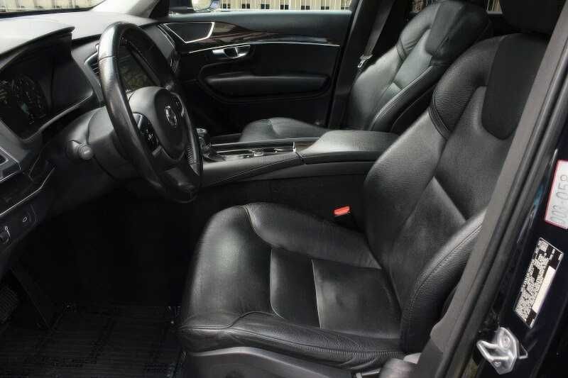 2019 Volvo XC90 T6 Momentum