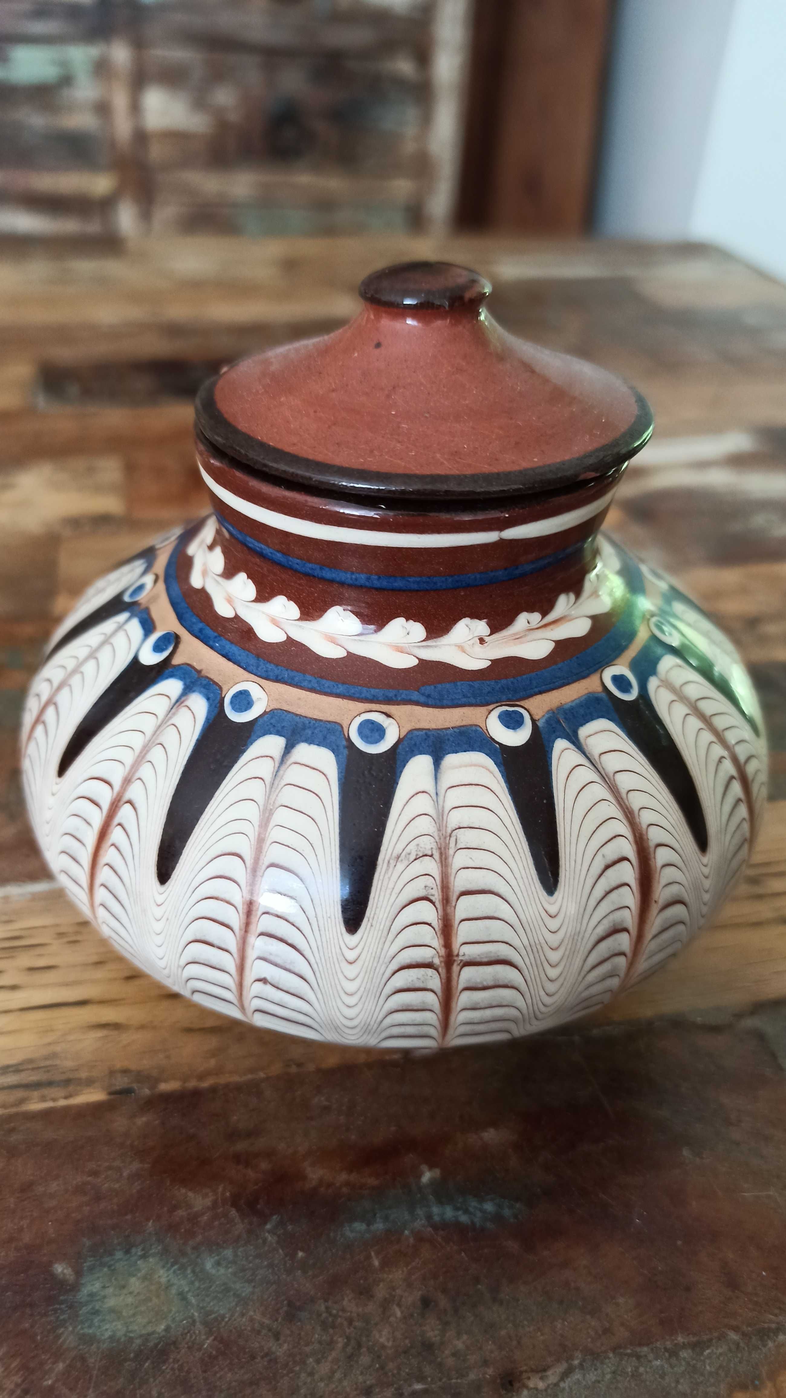 Śliczny dzbanek ceramiczny z Bułgarii