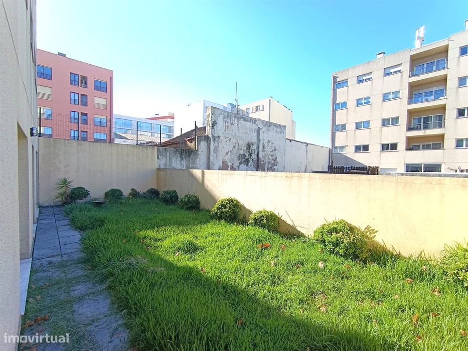 T1 c/ jardim e pátio em matosinhos sul p /arrendar