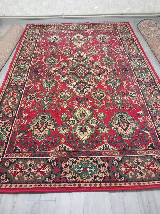 Продам килим 2×3м.