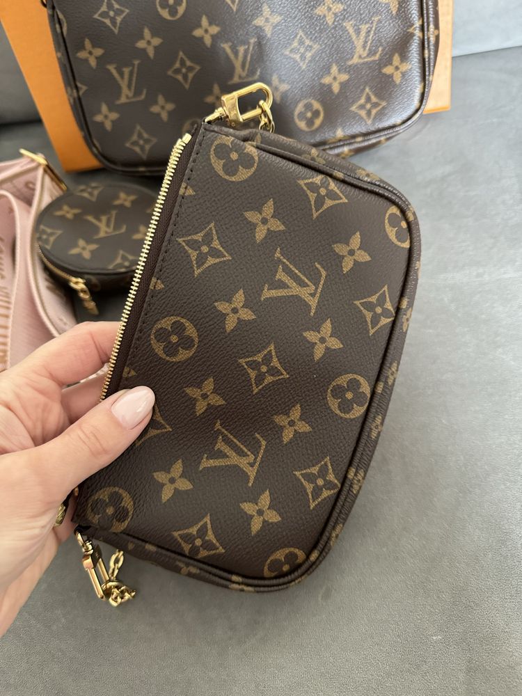 Louis Vuitton multi pochette acces.