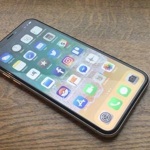 Sprzedam iphone x +nowy ekran w dobrym stanie