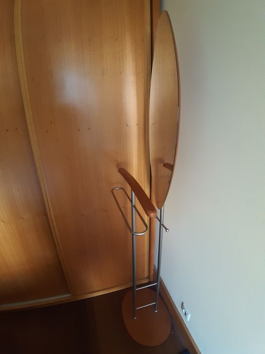 Bengaleiro de quarto com espelho