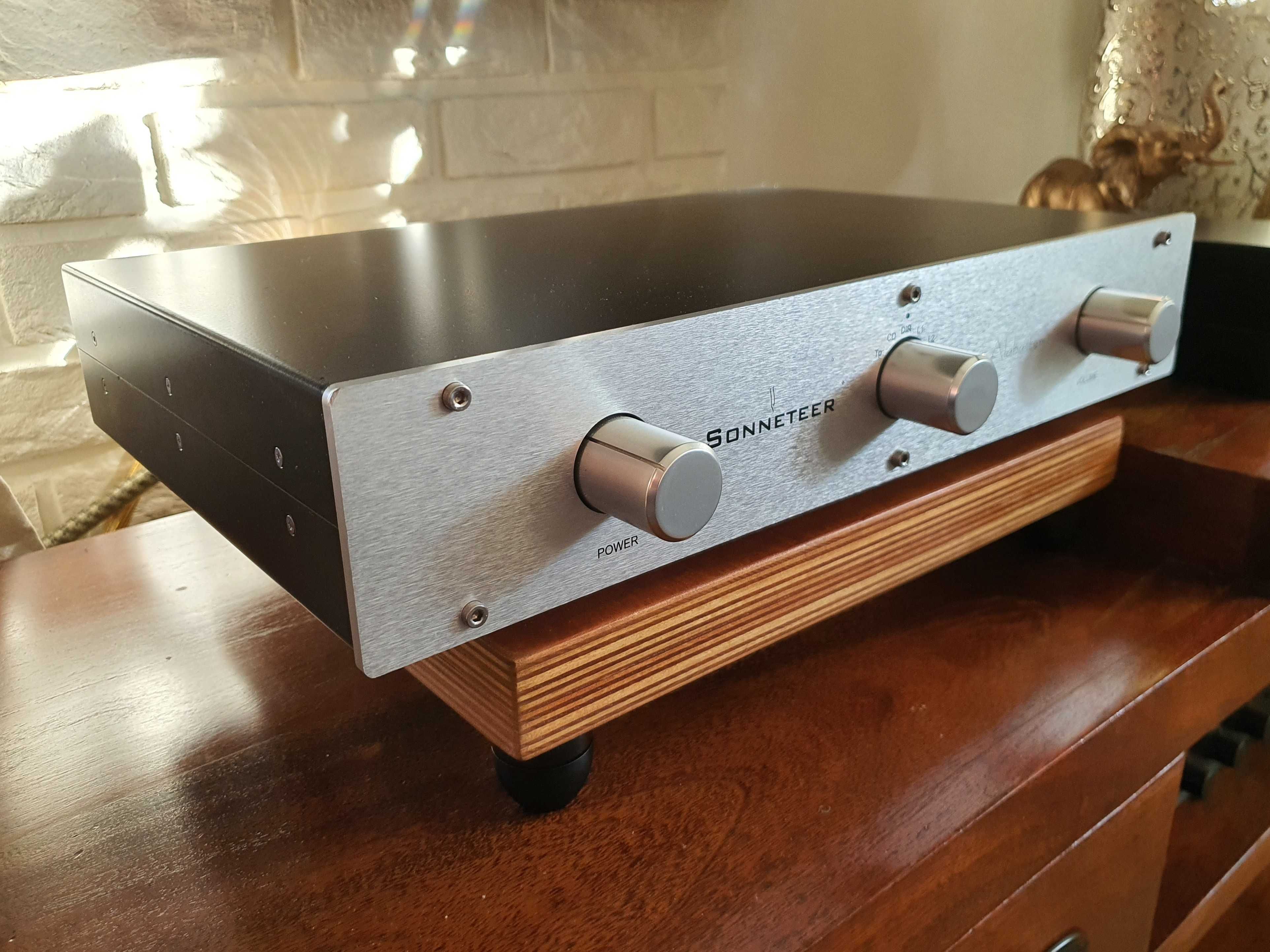 Sonneteer Alabaster