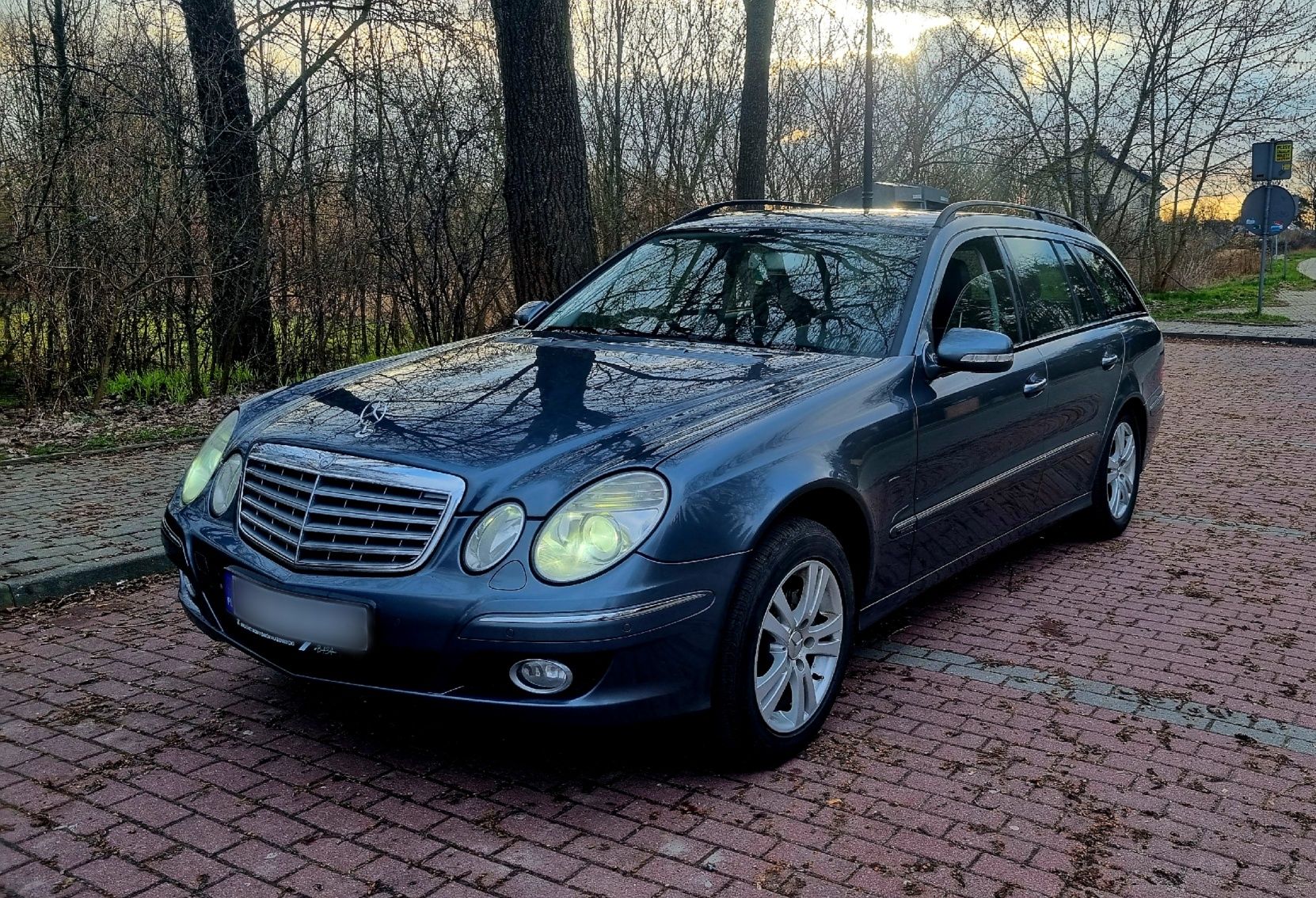 Sprzedam Mercedesa E klasa, zadbany, xenon, 3.0 V6, książka serw.