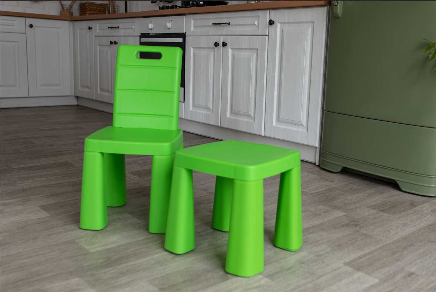 Столик з двома кріселками пластиковий набір дитячий долоні стільчик