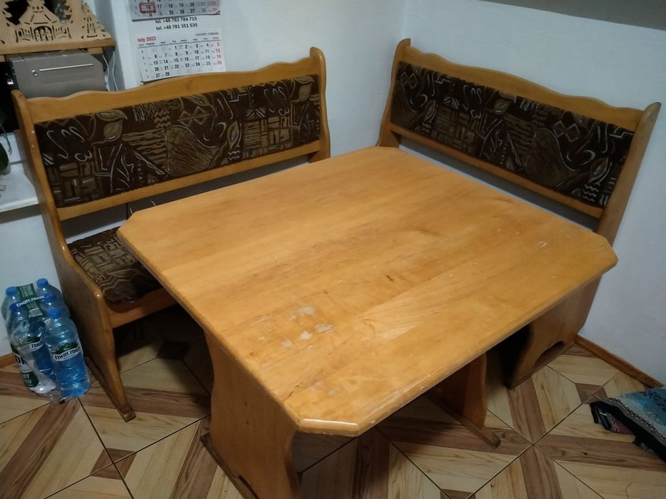 Stół z siedzeniami