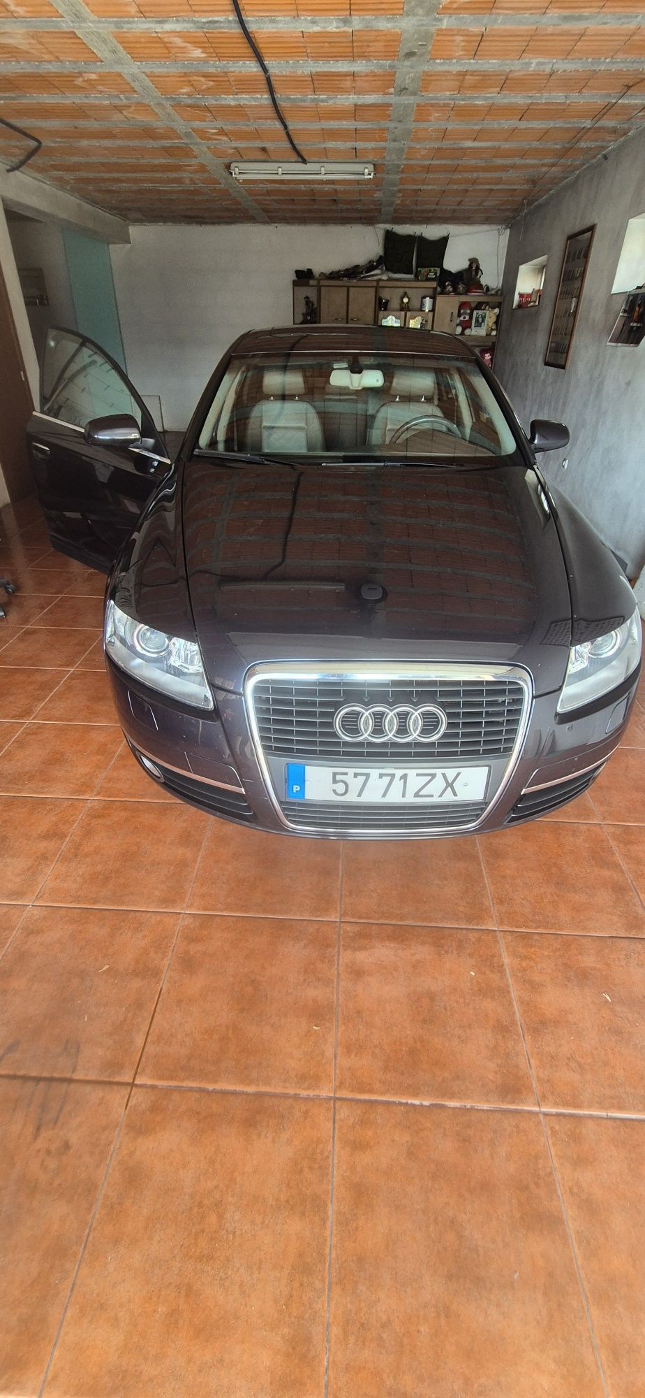 Audi A6 muito direitinho estofos impecáveis pintura em muito bom estad