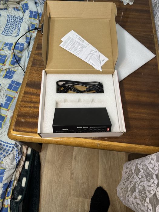 Комутатор Рое 4-х портовий