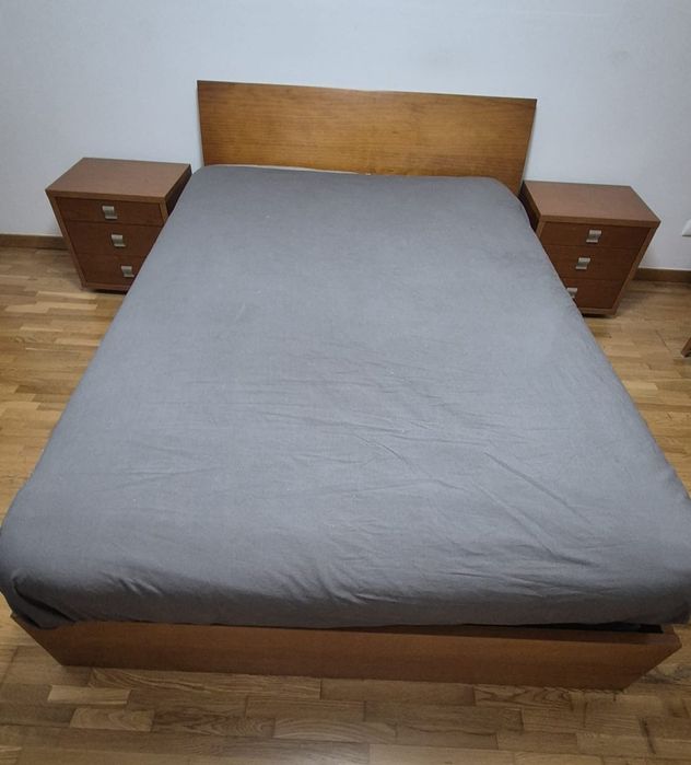 Cama em madeira carvalho