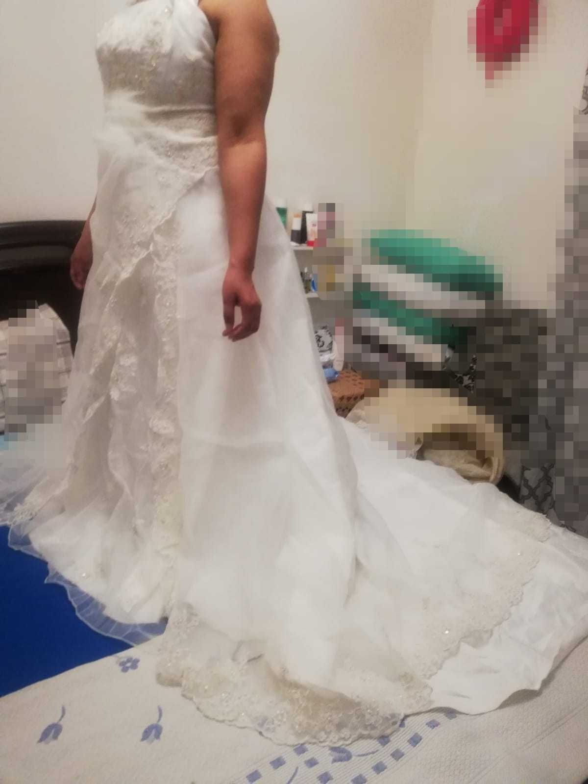 Vestido de Noiva com Renda e Pérolas – Ótimo Estado!
