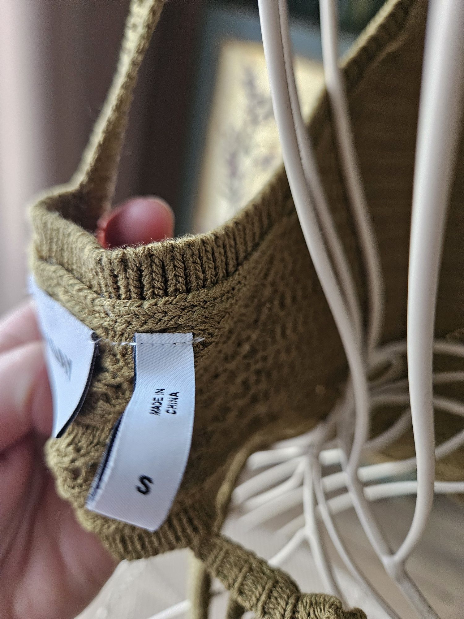 Crop Top  damski pleciony wiazany na ramiączkach oliwkowy Weekday