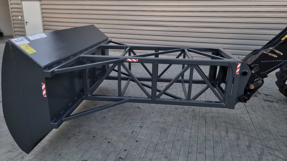 Podgarniacz spych do zboża manitou paszy obornik pomiot kurzy bobcat