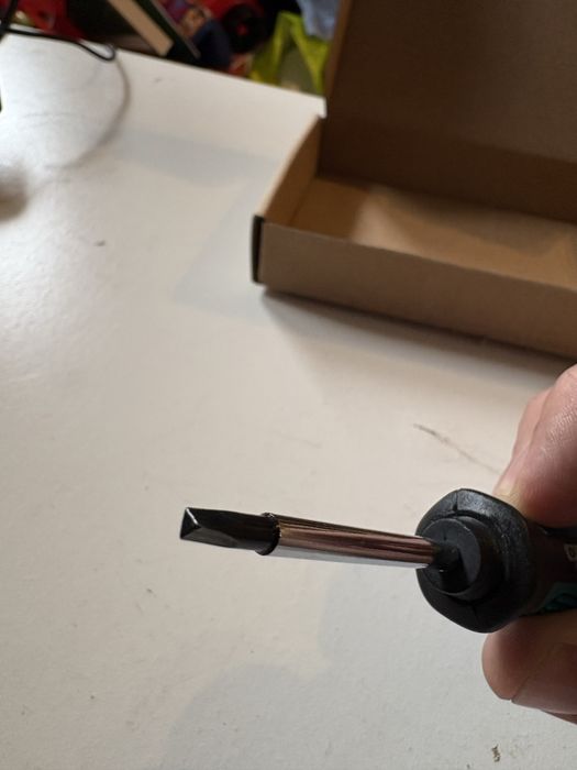 Śrubokręt trójktątny