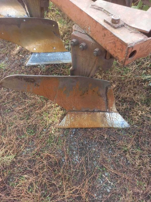 Плуг 5-ти корпусний на тонкому брусі