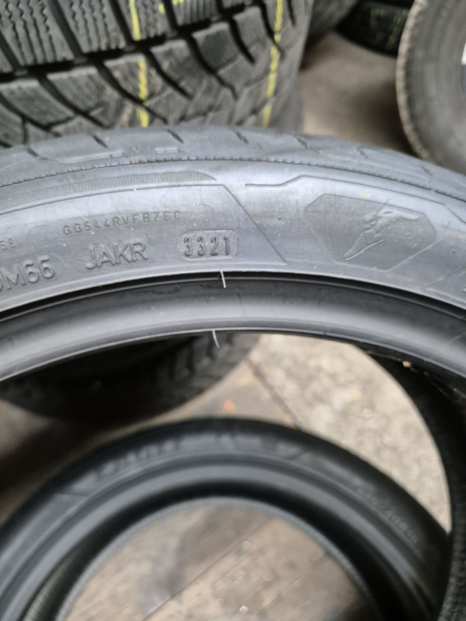 Para opon letnich Goodyear 245 40r19 demo 21r