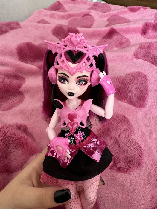 Монстер хай Дракулаура