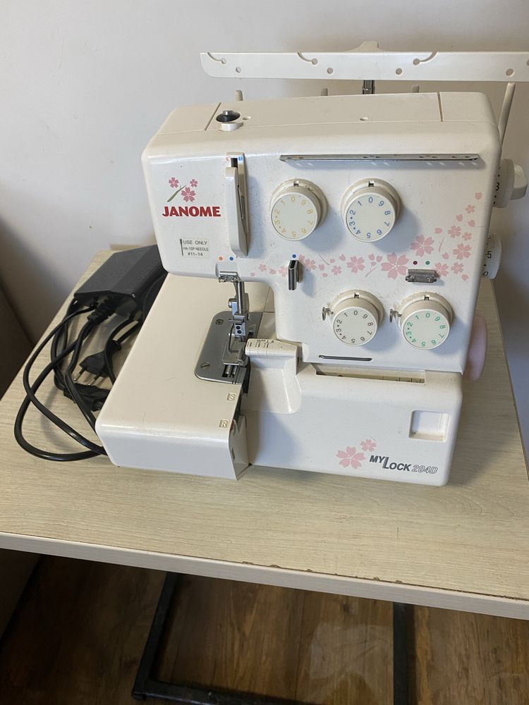 Оверлок Janome 204 D