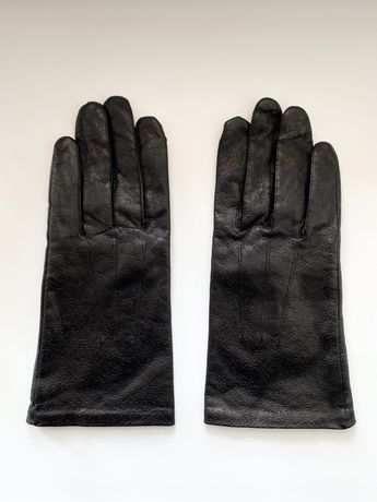 Классические кожаные перчатки вневременной аксессуар