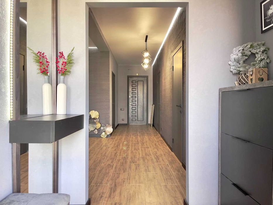 Продам стильный новый дом на  Роменской.