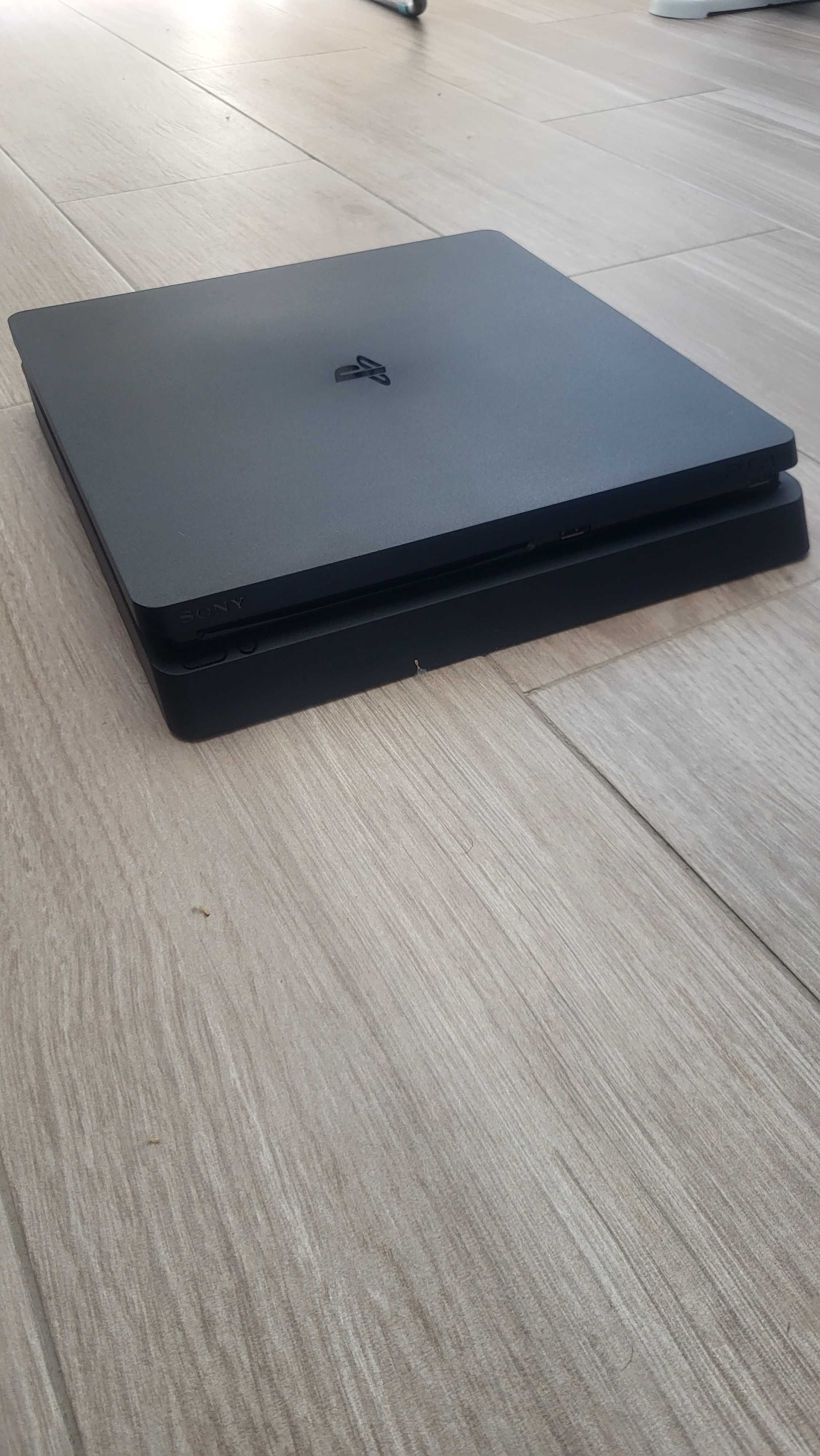 PlayStation 4 com 1 comando e extras